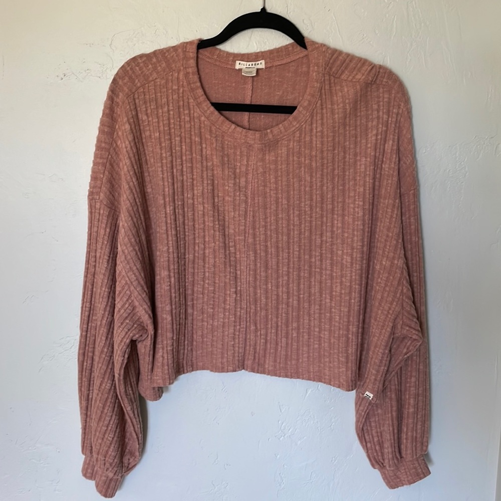 Crop top soft stretchy mauve colored Billabong sweater🌼